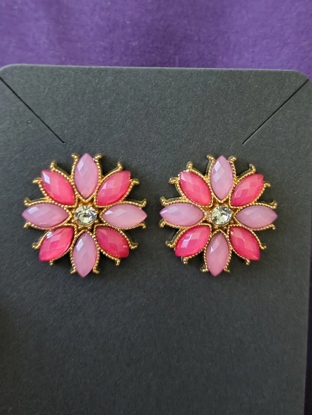 Cute Shades Of Pink Flower Crystal Center Gold Tone Earrings.